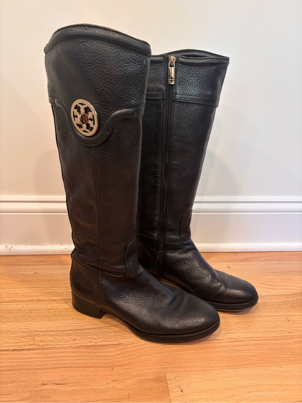 Tory Burch Selma riding boots in black pebbled leather size 8